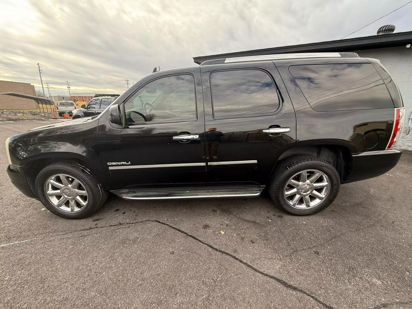 2012 GMC Yukon Denali photo 5