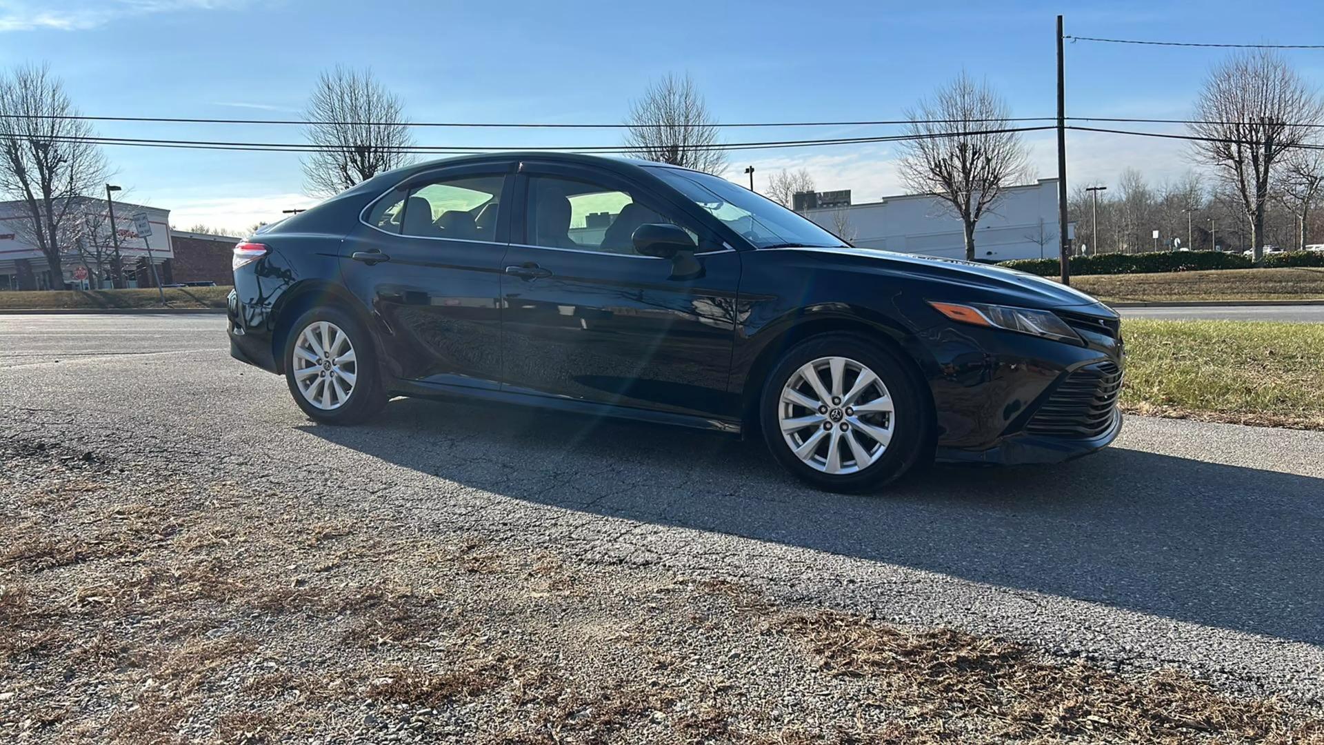 2018 Toyota Camry LE photo 38