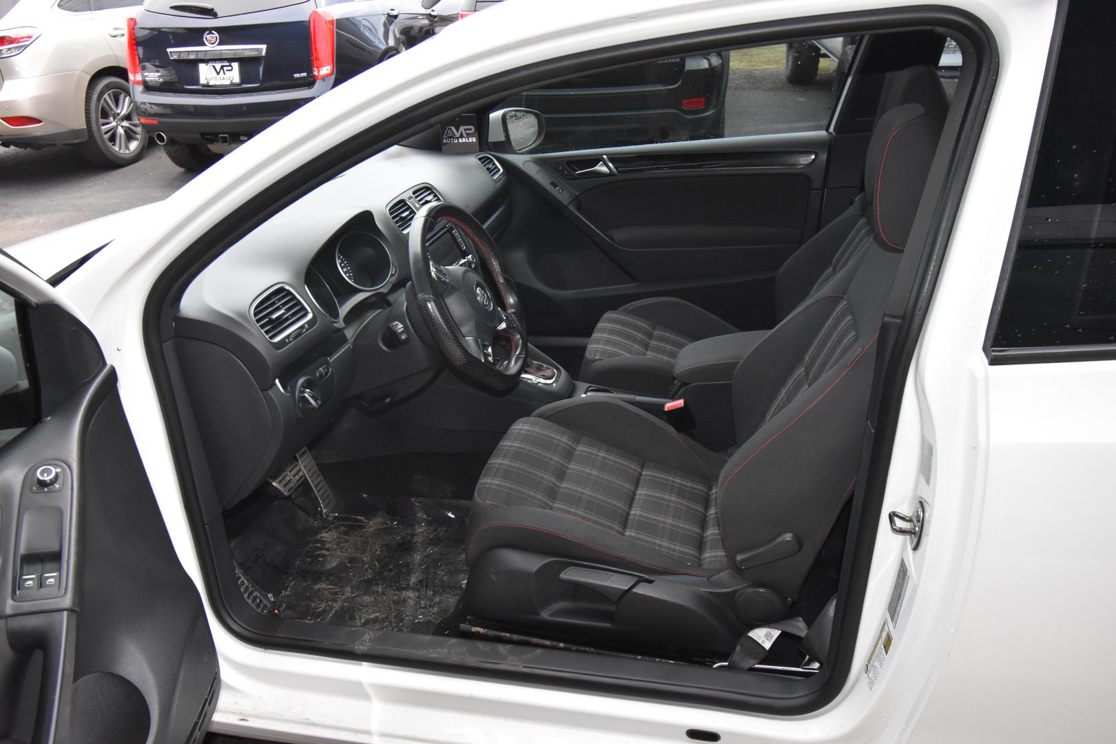 2010 Volkswagen GTI Base photo 10