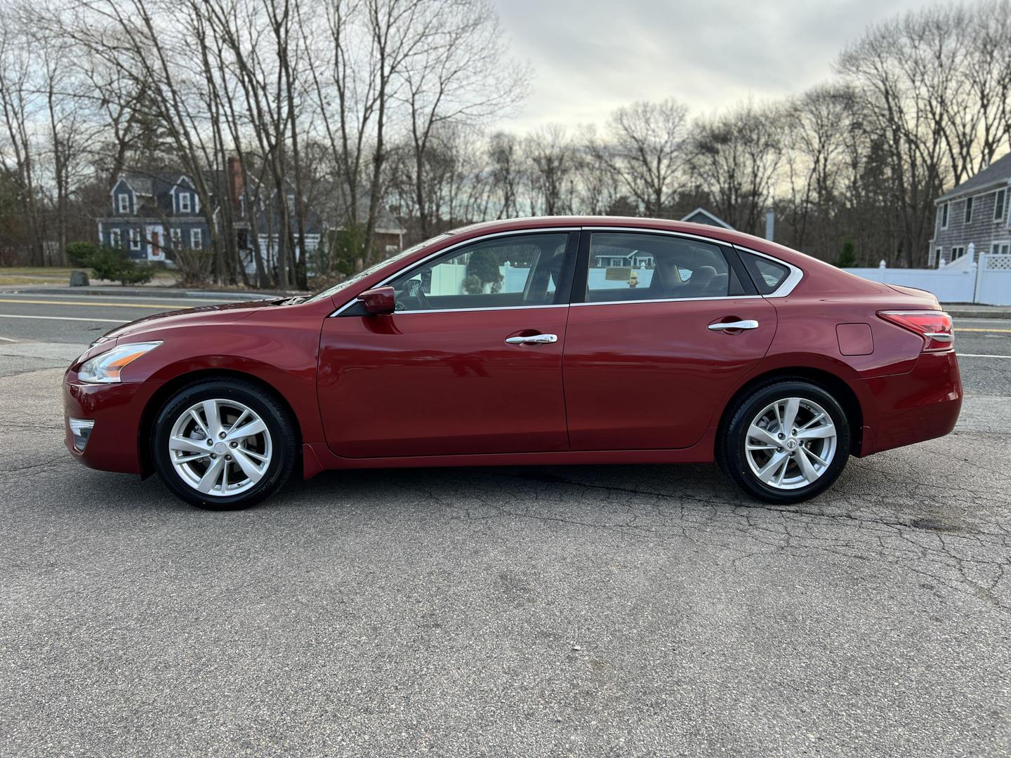 2013 Nissan Altima Sedan SV photo 2