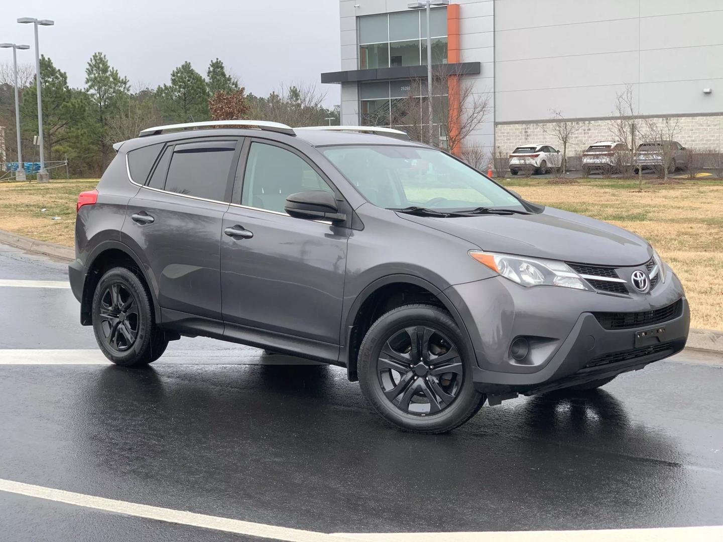 2015 Toyota RAV4 LE photo 3