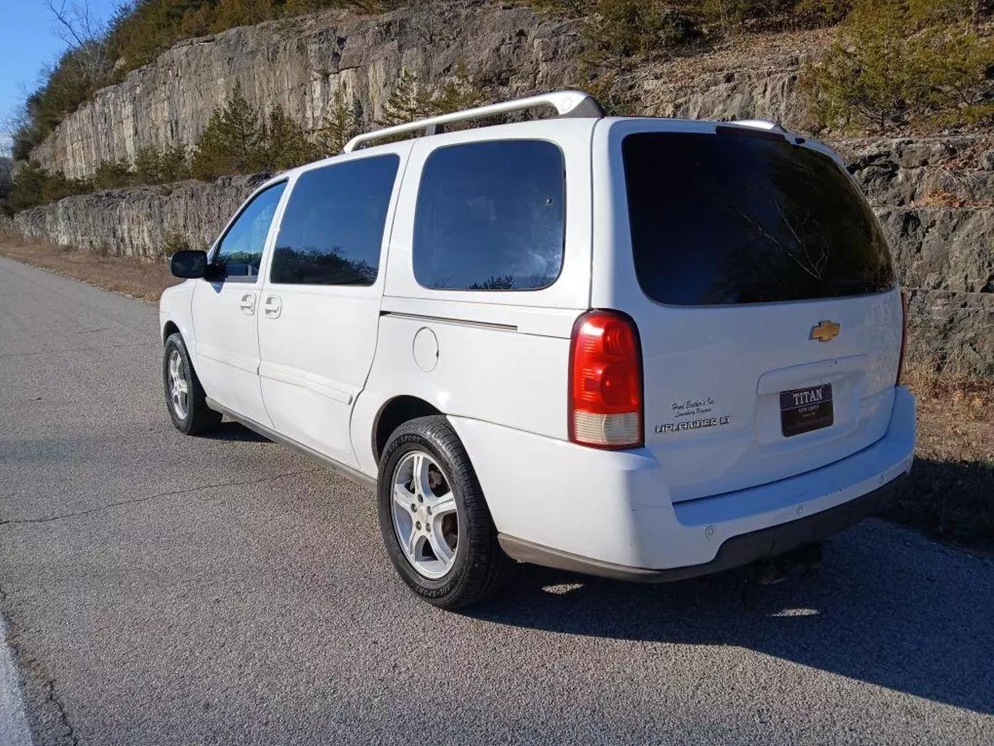 2005 Chevrolet Uplander LT photo 3