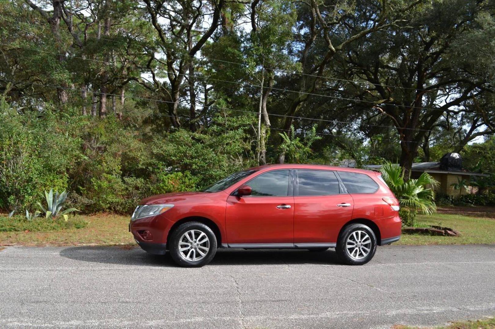 2013 Nissan Pathfinder SV photo 30