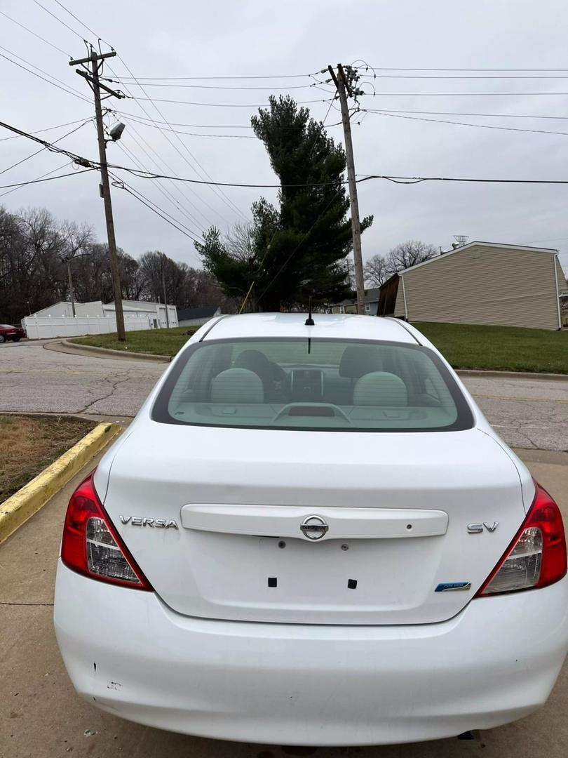 2012 Nissan Versa SL photo 9