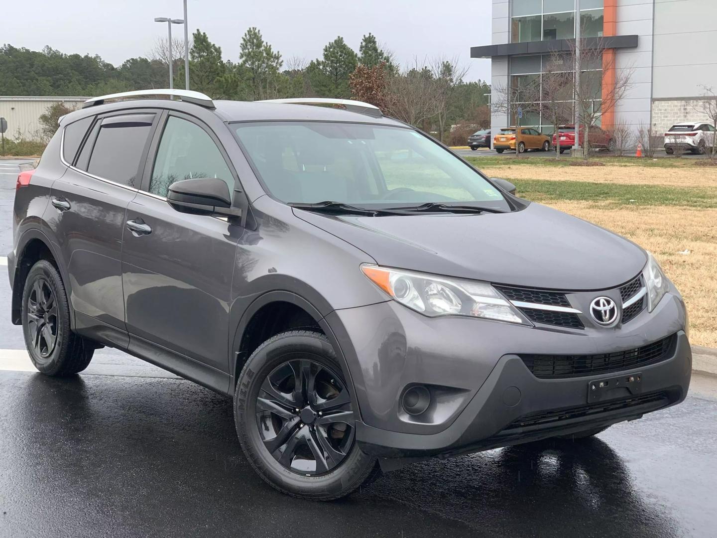 2015 Toyota RAV4 LE photo 2