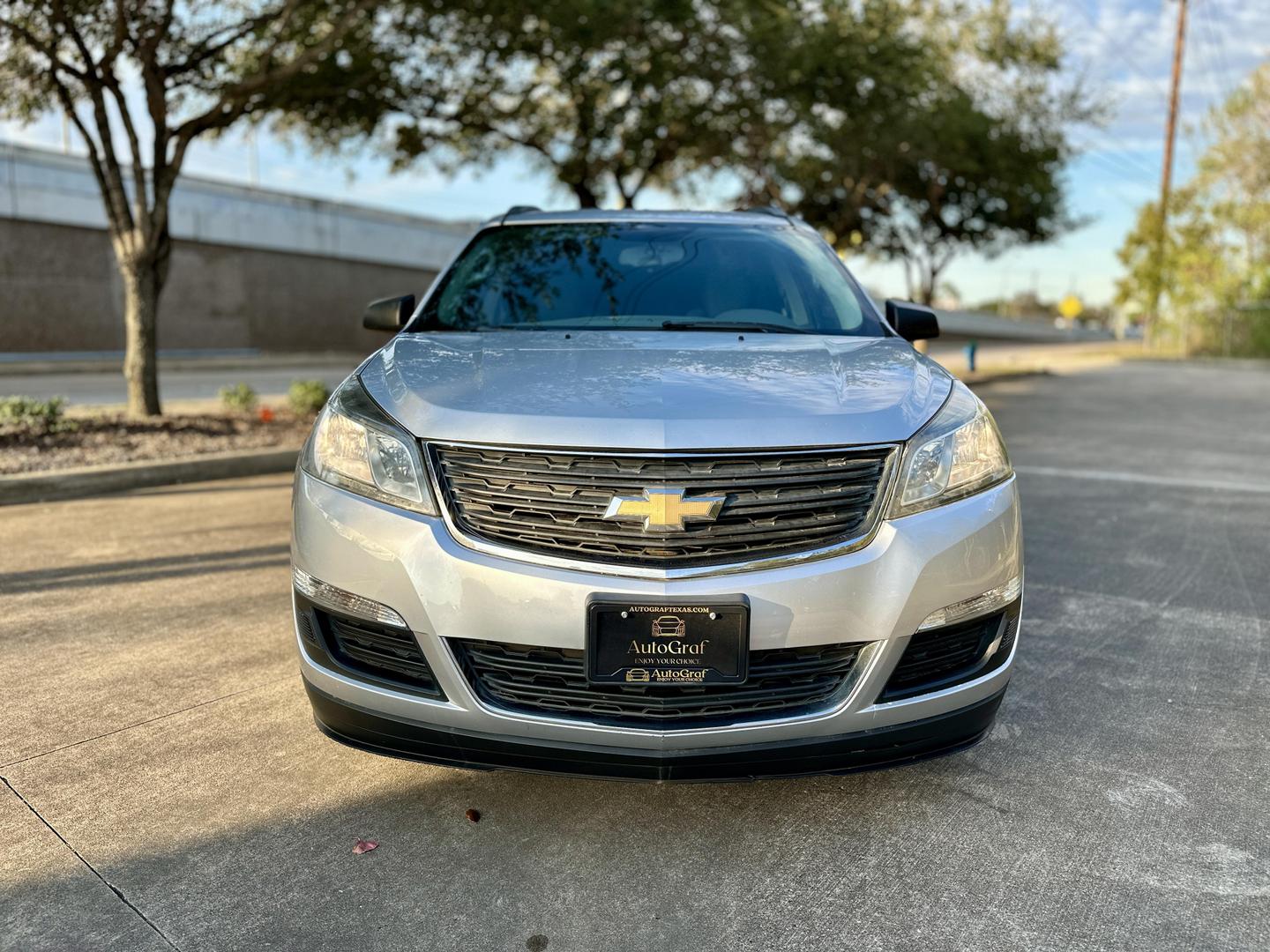 2015 Chevrolet Traverse LS photo 3