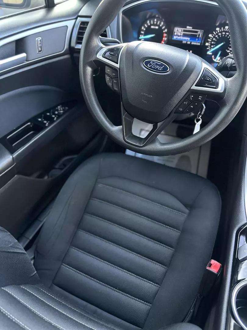 2015 Ford Fusion SE photo 5