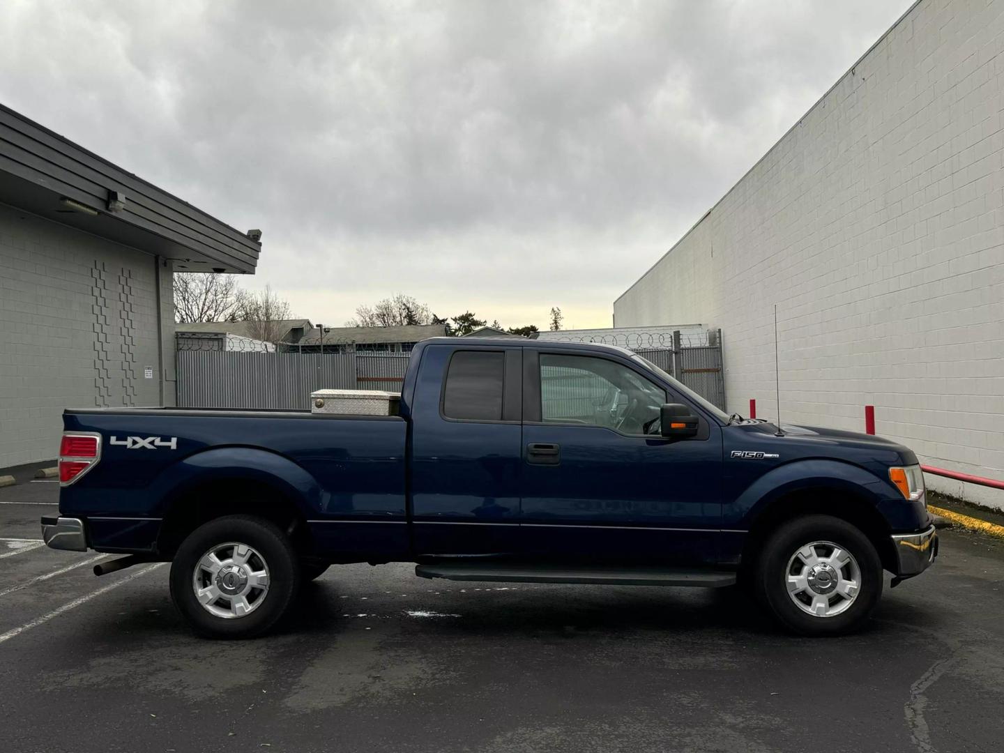 2010 Ford F-150 XL photo 4