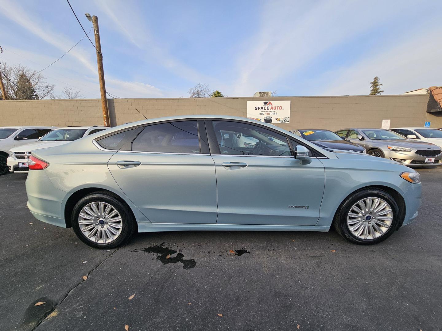 2014 Ford Fusion SE Hybrid photo 4