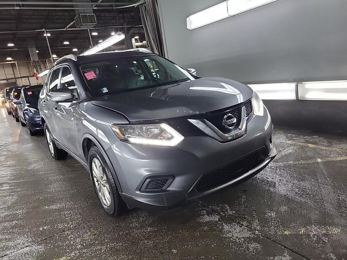 2015 Nissan Rogue SV photo 6