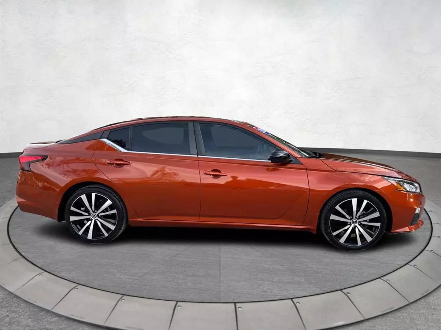 2021 Nissan Altima SR photo 2