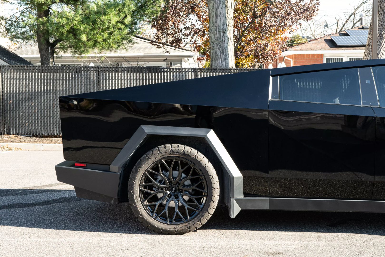 2024 Tesla Cybertruck - Image 15