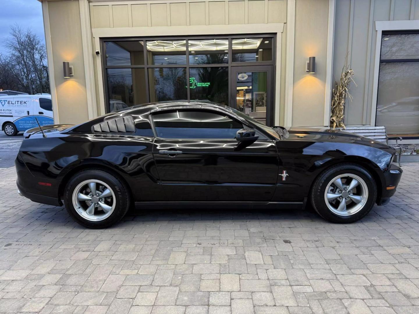 2011 Ford Mustang V6 photo 25