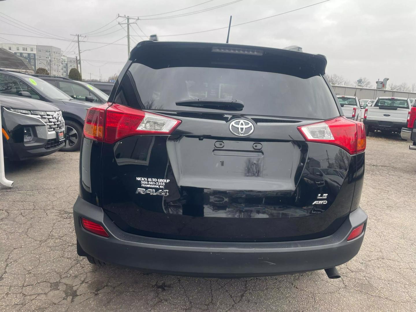 2015 Toyota RAV4 LE photo 4