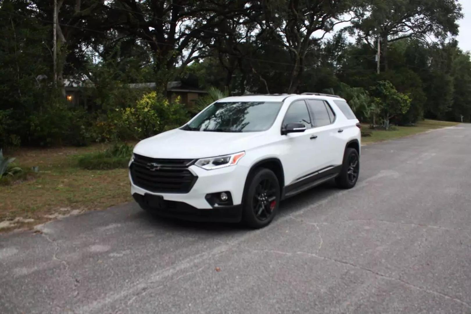 2018 Chevrolet Traverse Premier photo 2