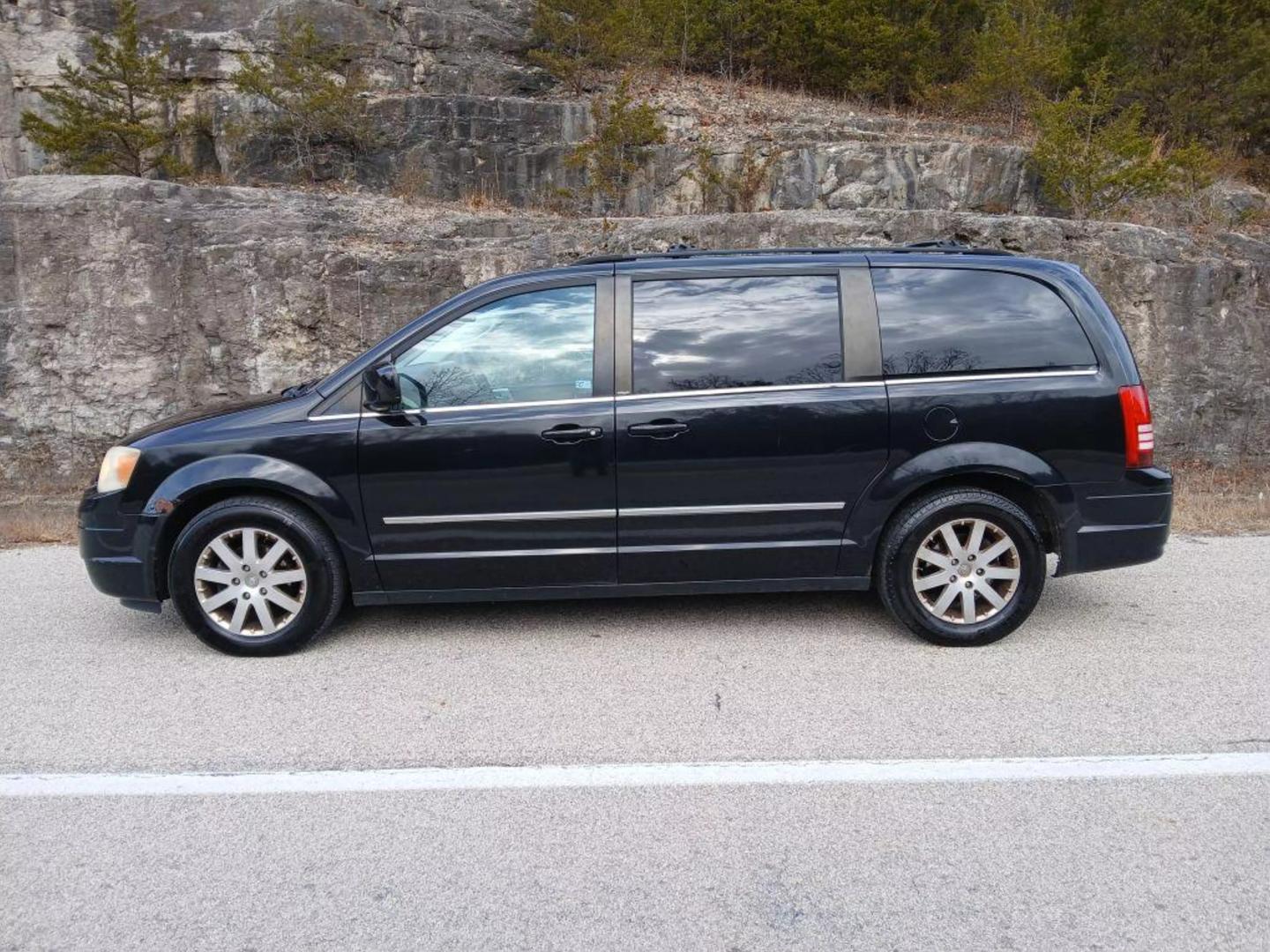 2010 Chrysler Town & Country Touring Plus photo 2