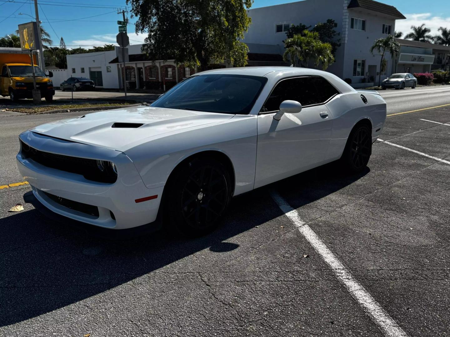 2015 Dodge Challenger R/T photo 4