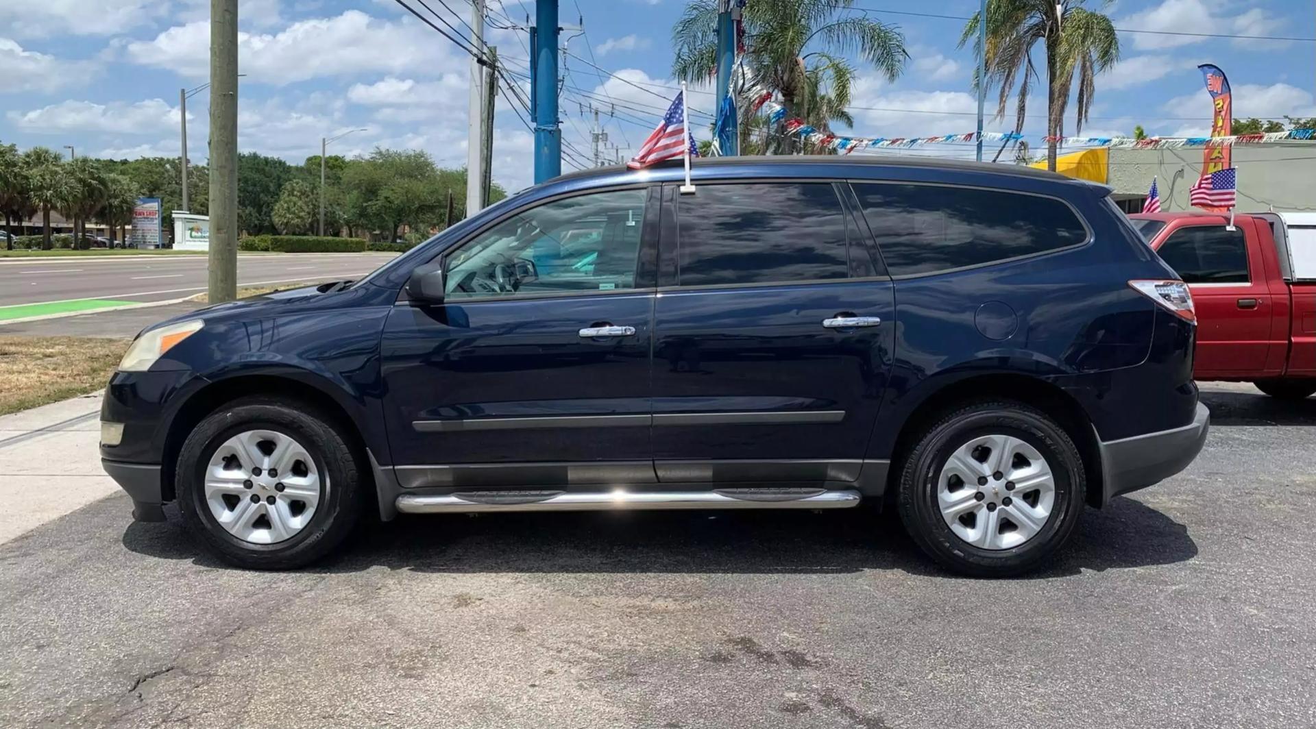 2011 Chevrolet Traverse LS photo 7