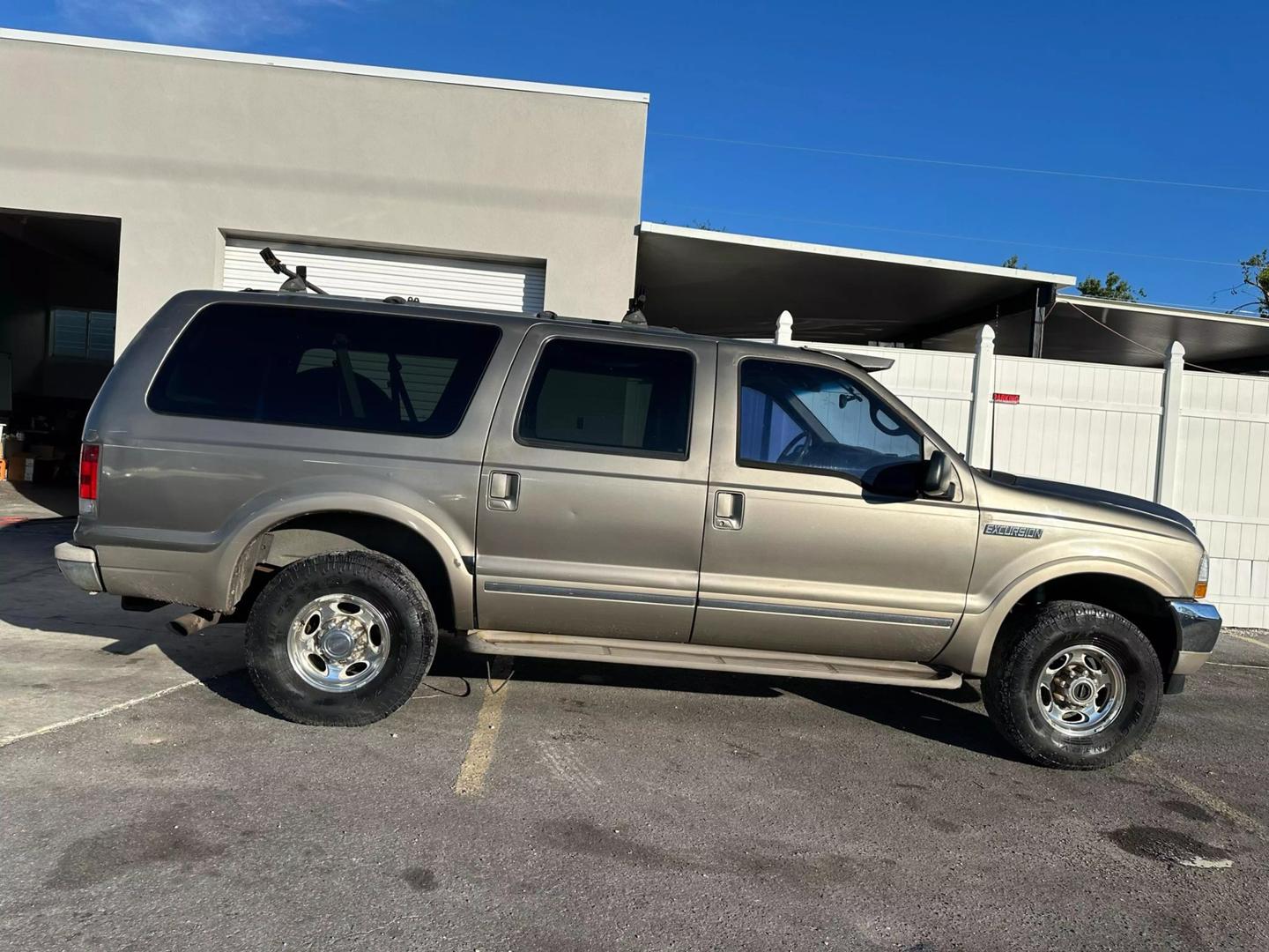 2002 Ford Excursion Limited photo 5