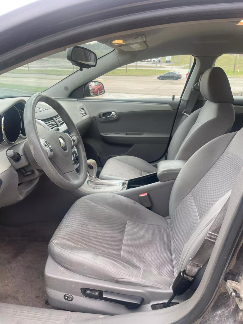 2011 Chevrolet Malibu 1LT photo 13