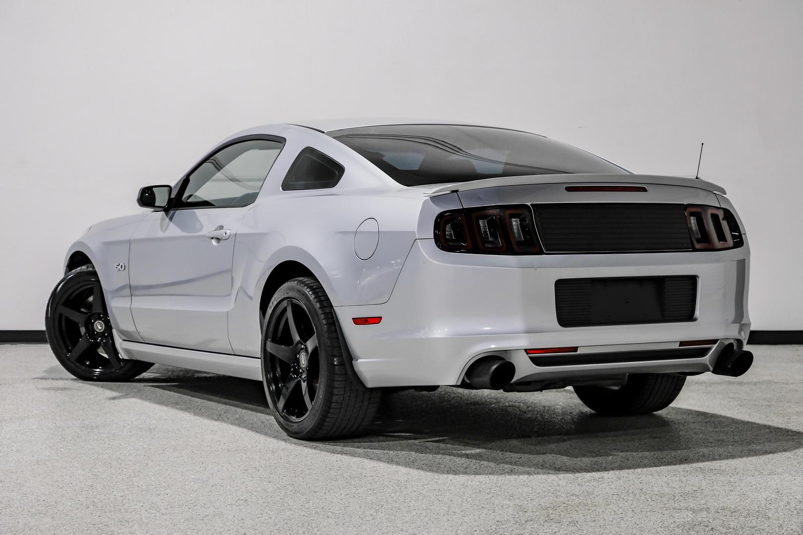 2013 Ford Mustang GT photo 8