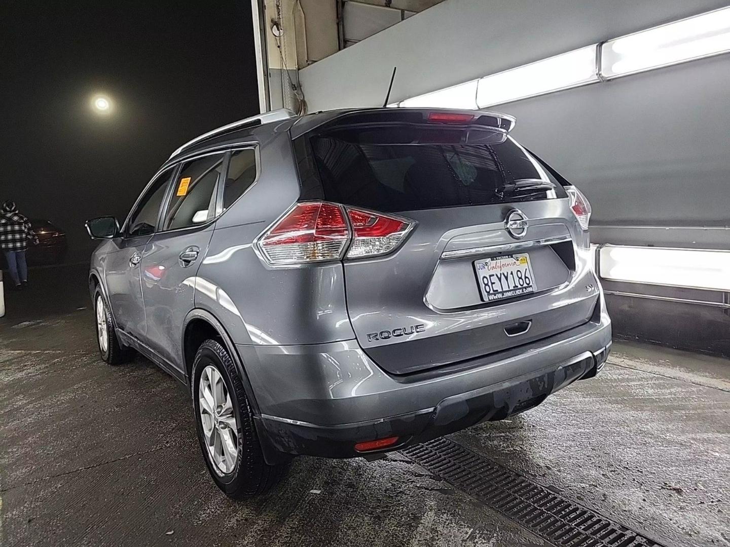 2015 Nissan Rogue SV photo 4