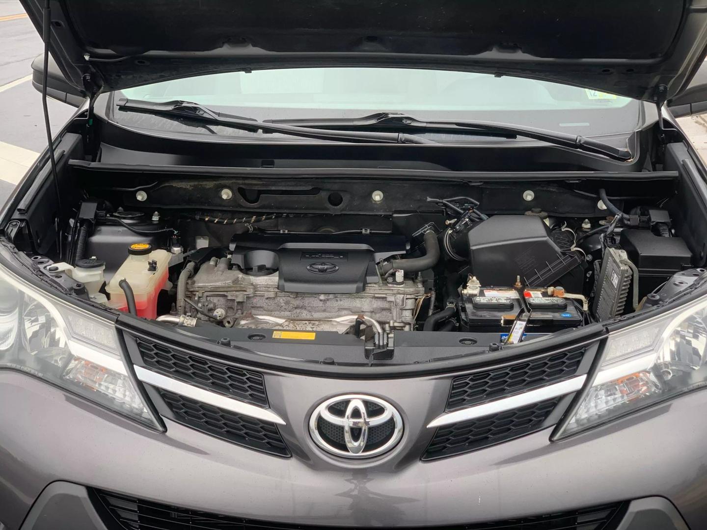 2015 Toyota RAV4 LE photo 30