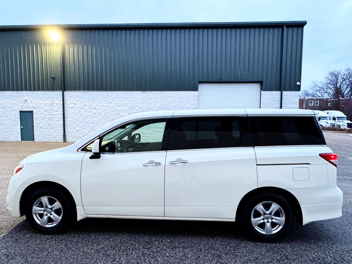 2015 Nissan Quest SV photo 6