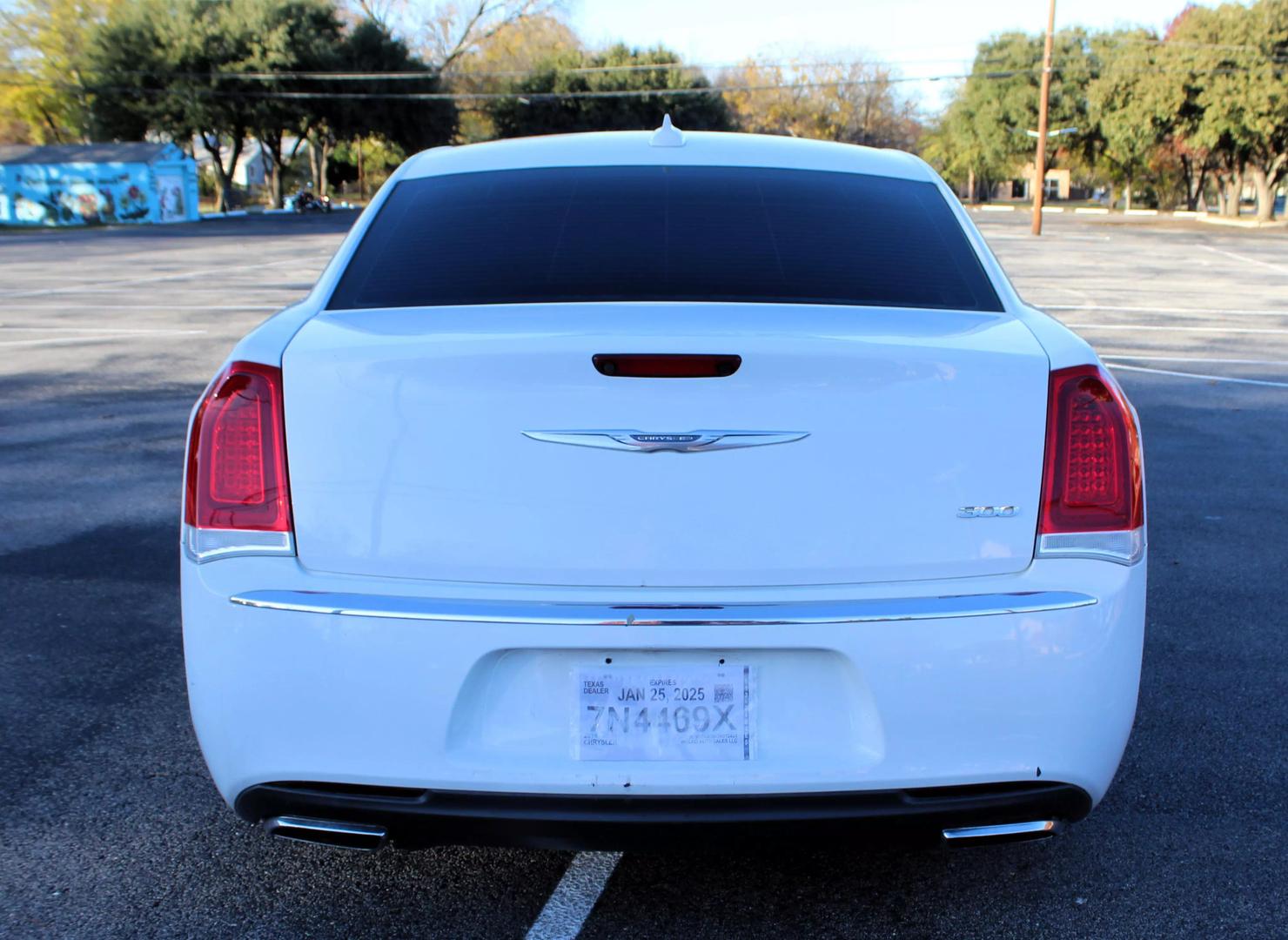 2016 Chrysler 300 Anniversary Package photo 12