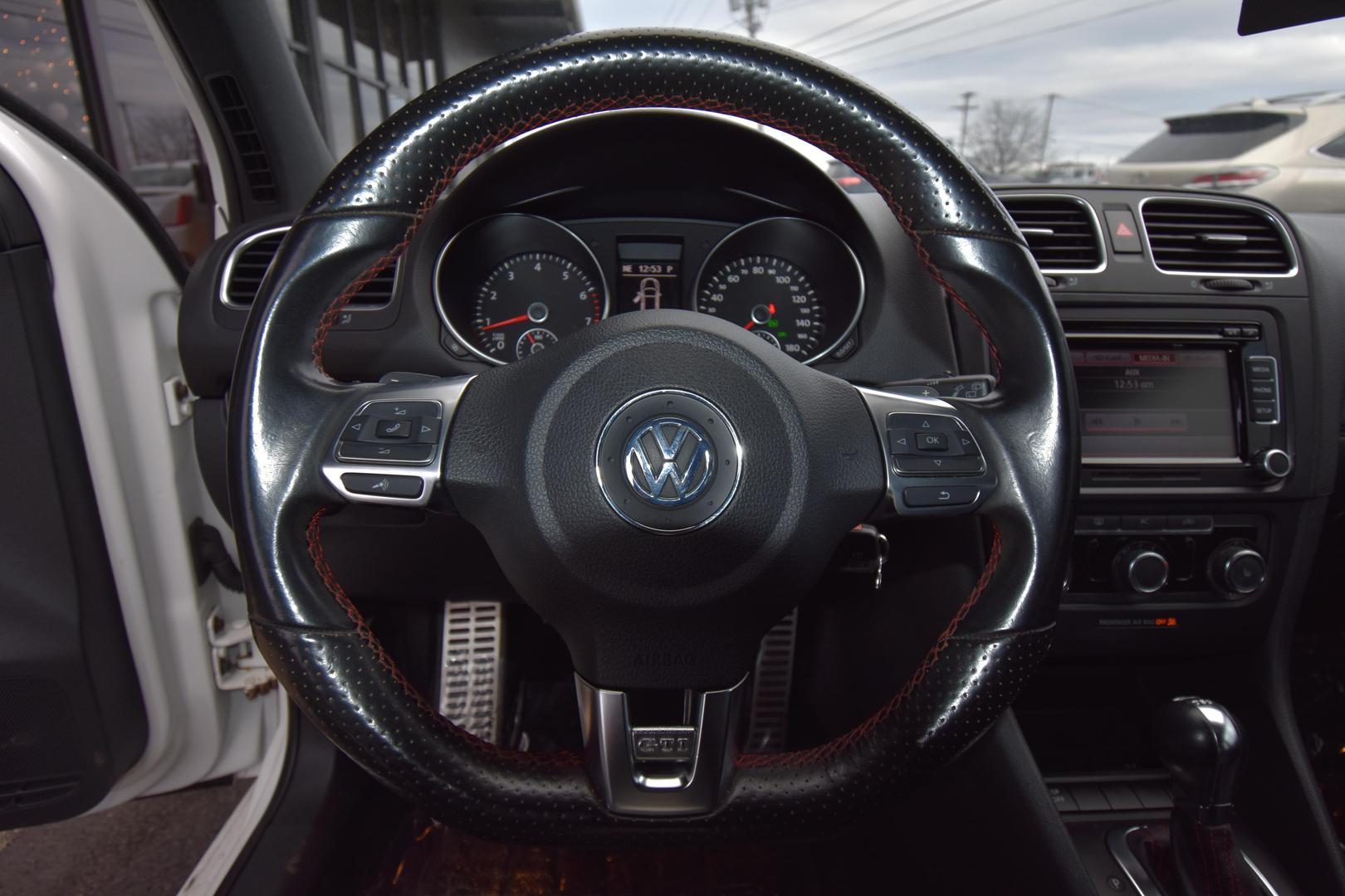 2010 Volkswagen GTI Base photo 12