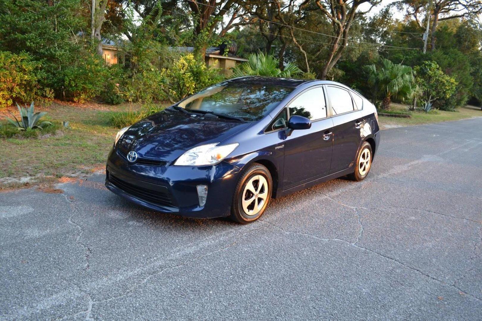 2014 Toyota Prius Four photo 34