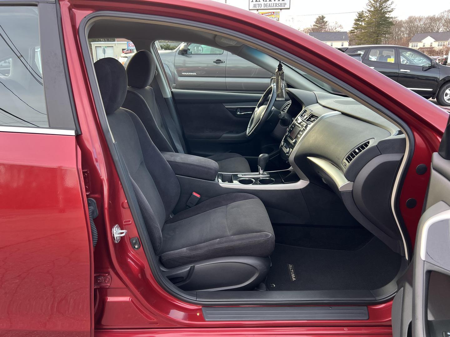 2013 Nissan Altima Sedan SV photo 21