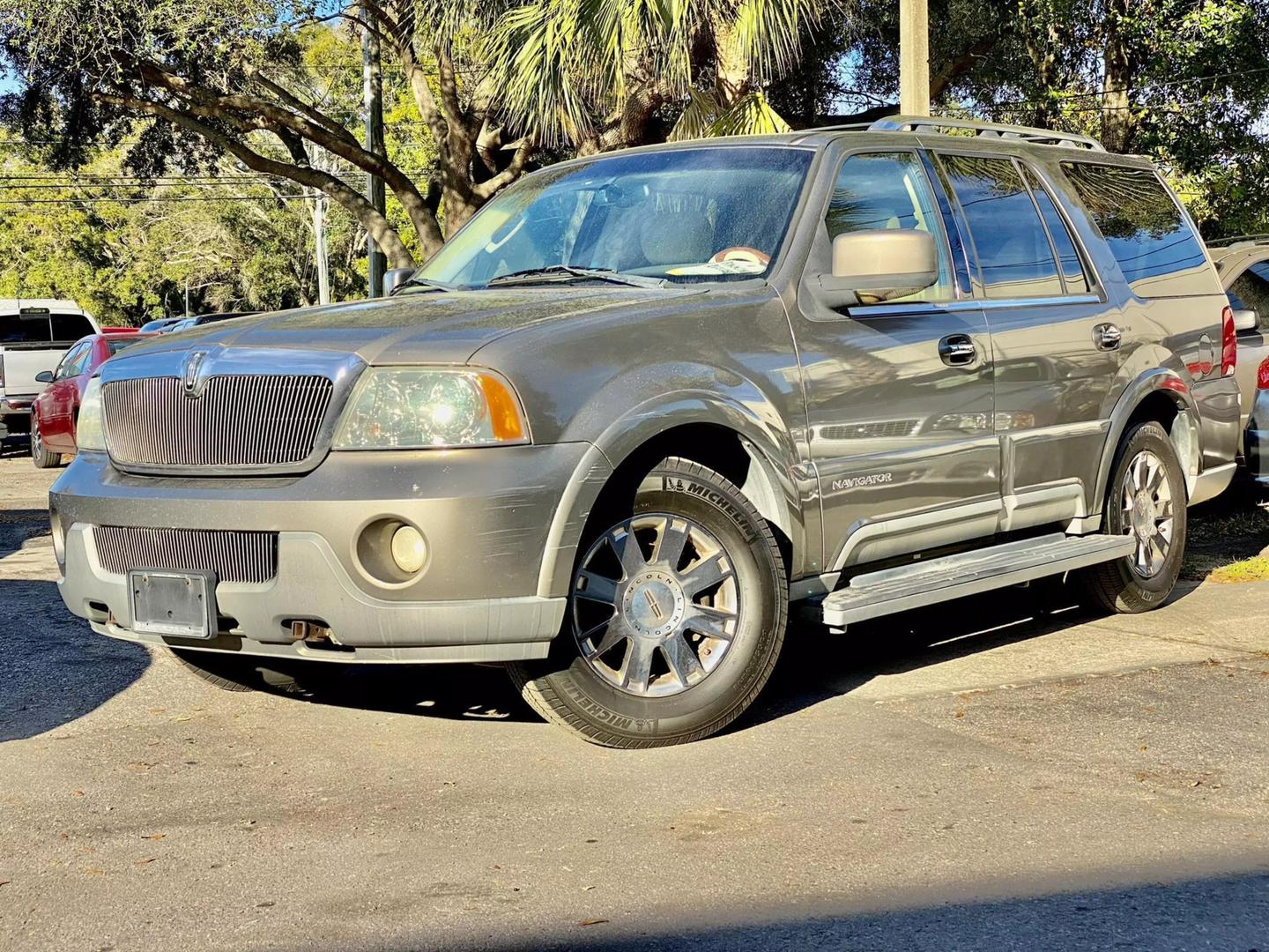 2004 Lincoln Navigator null photo 8