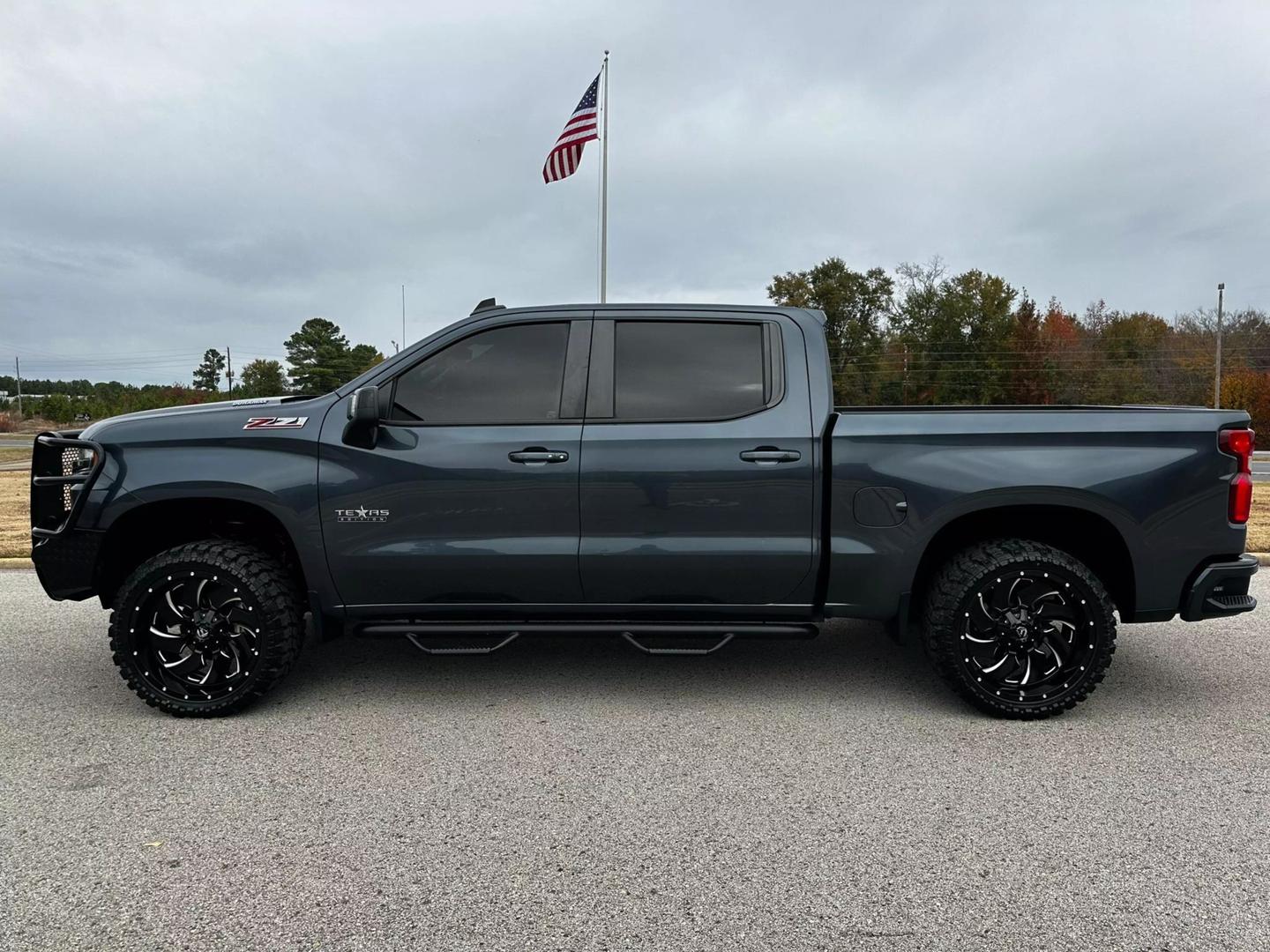 2020 Chevrolet Silverado 1500 RST photo 3