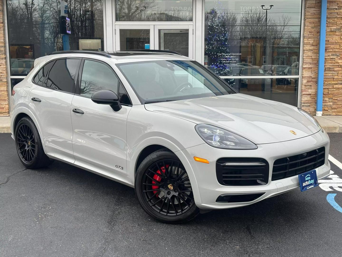 2022 Porsche Cayenne GTS photo 2