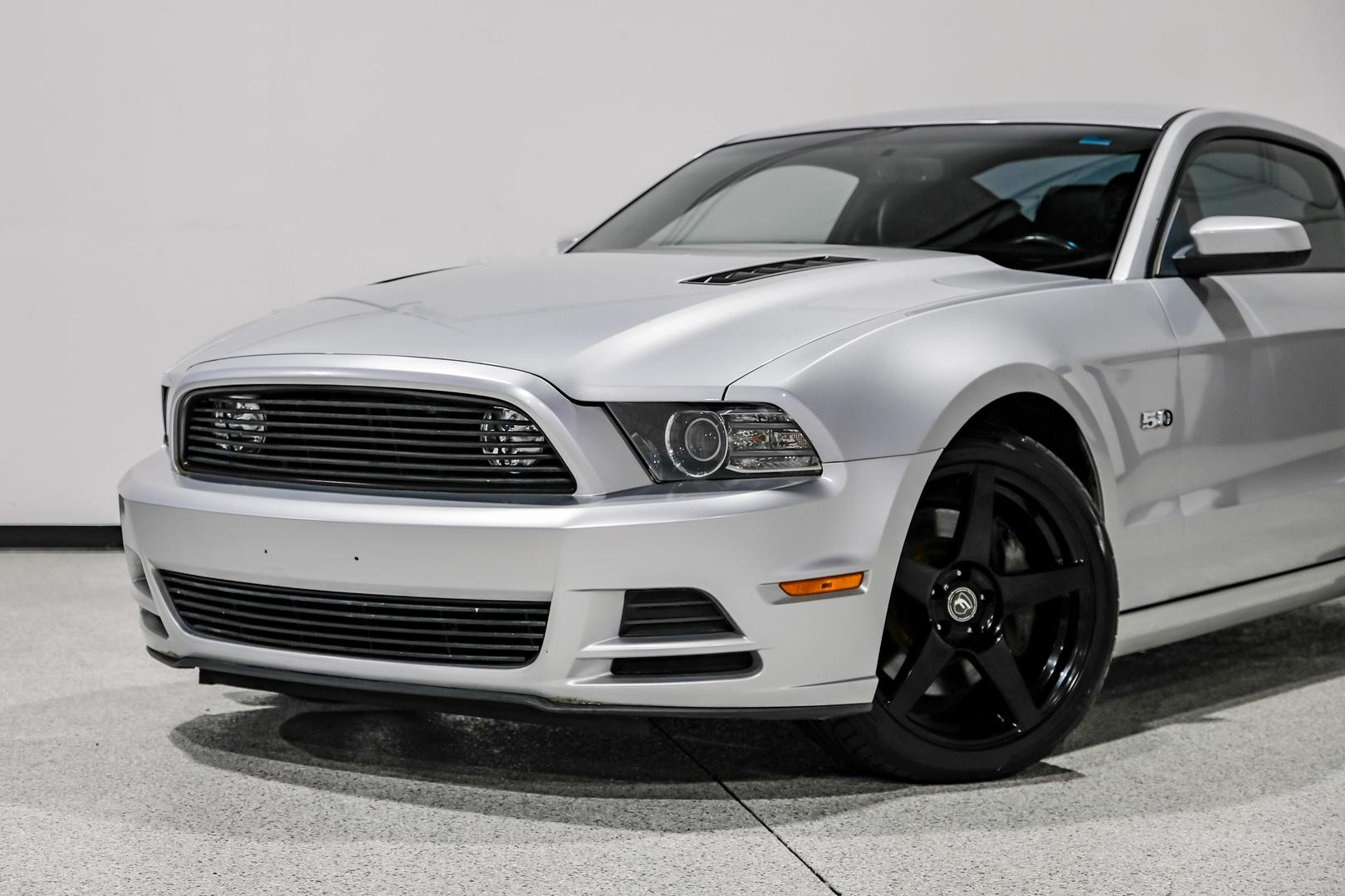 2013 Ford Mustang GT photo 10