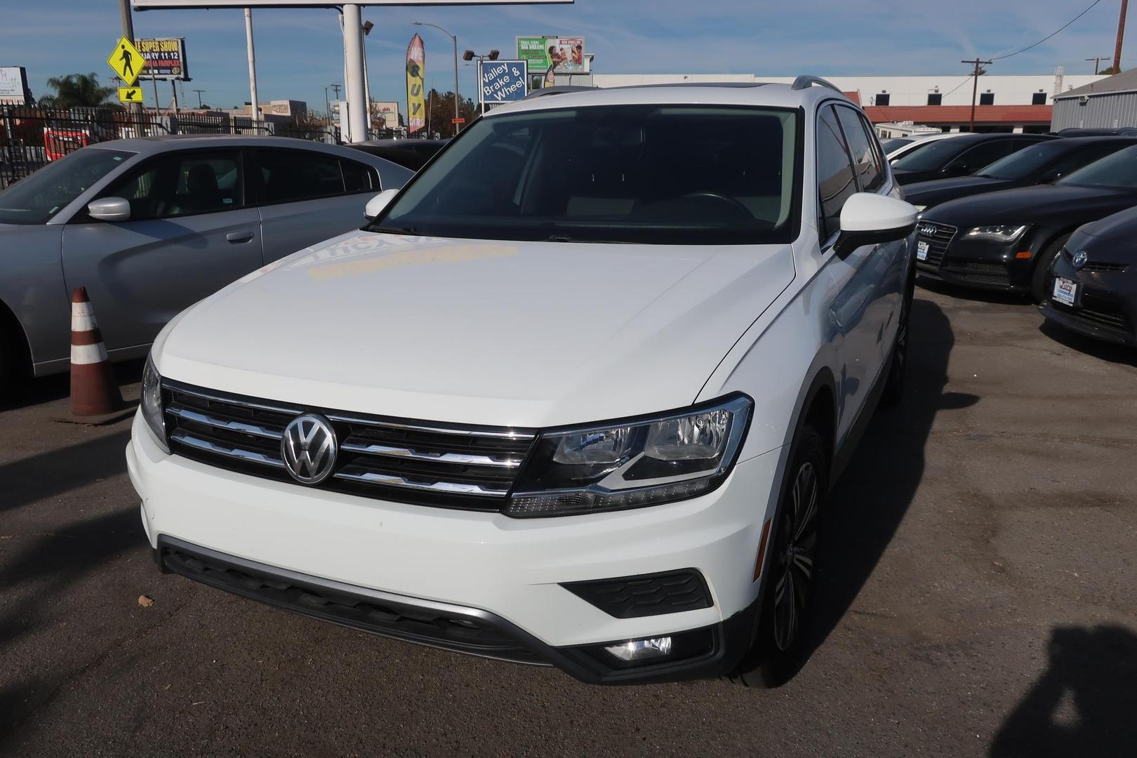 2018 Volkswagen Tiguan SEL photo 2