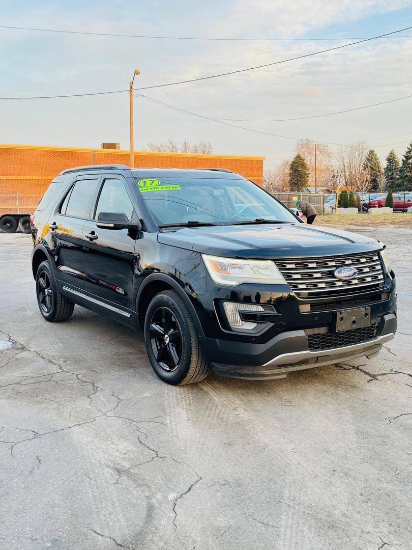 2017 Ford Explorer XLT photo 2