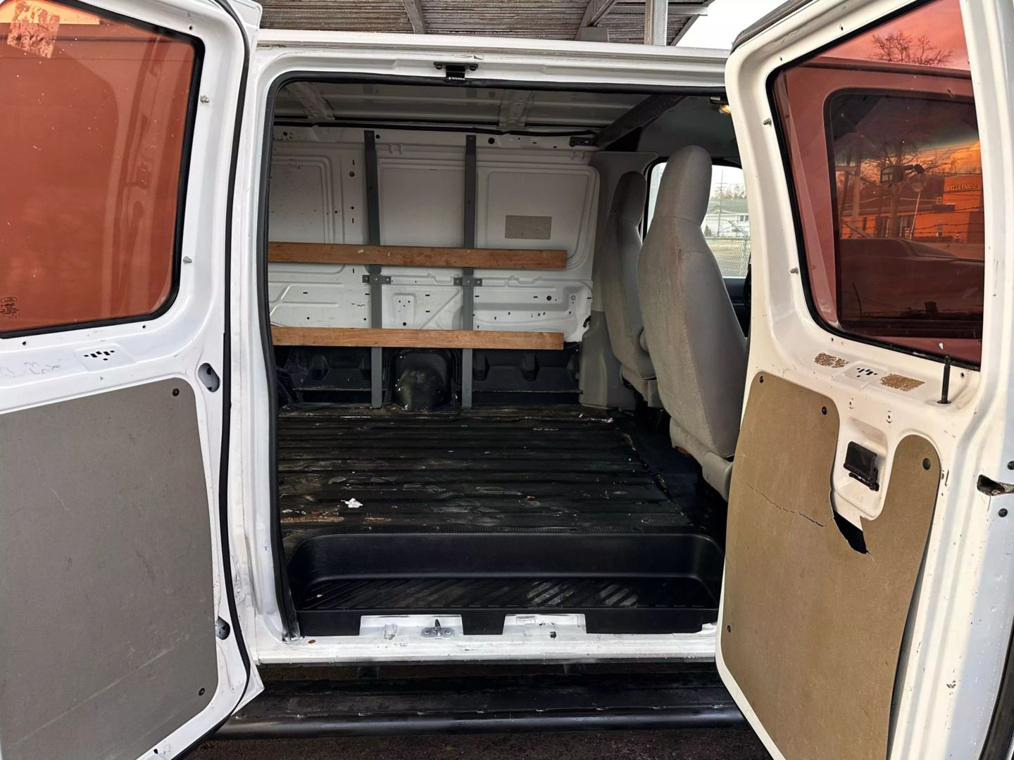 2013 Ford E250 Cargo - Image 19