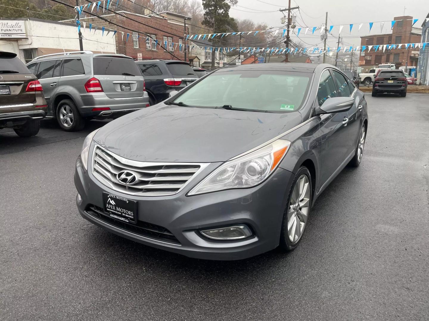 Hyundai Azera's photo