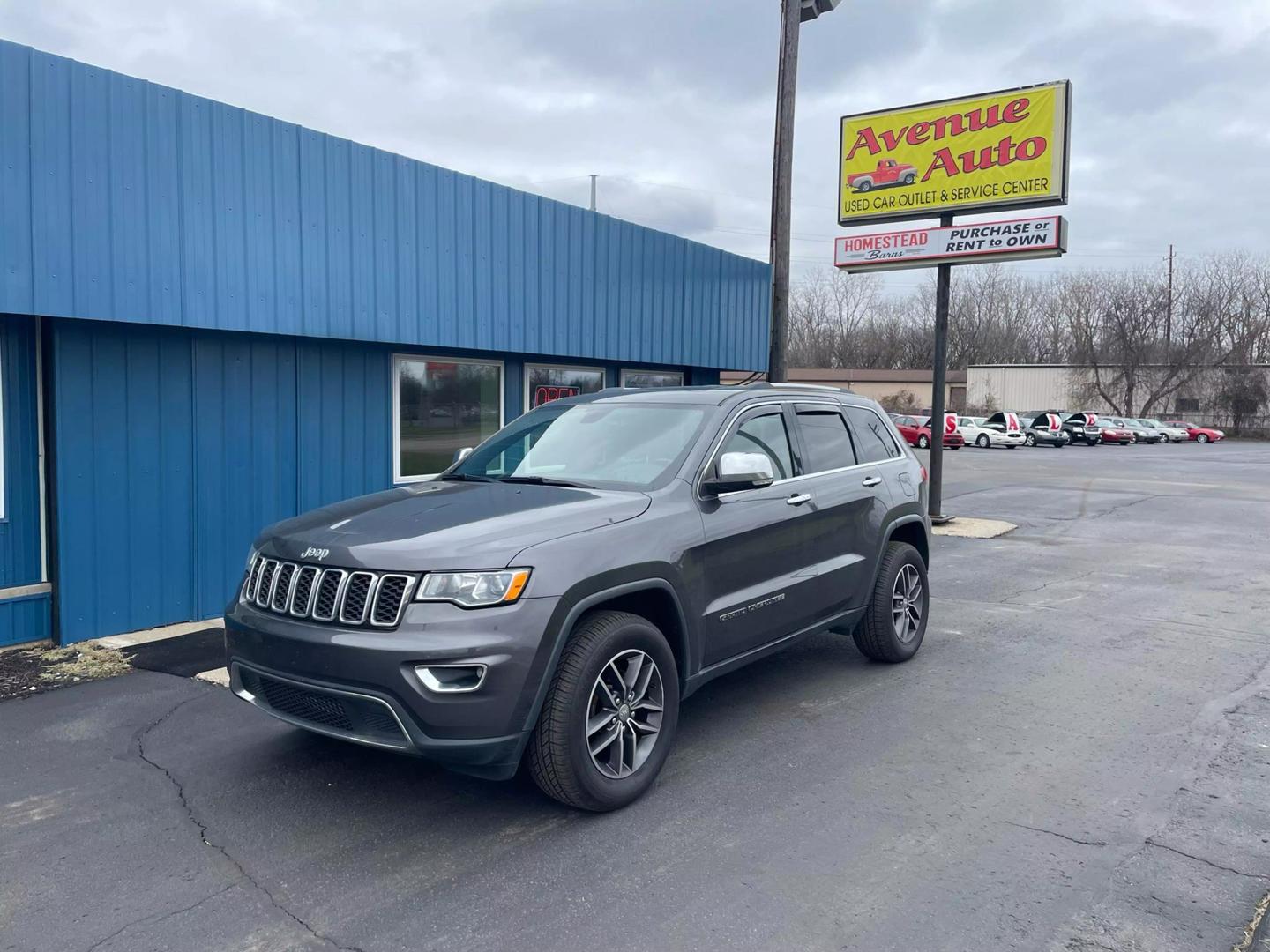 Jeep Grand Cherokee's photo