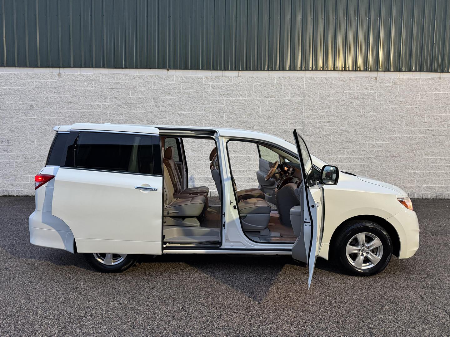 2015 Nissan Quest SV photo 18