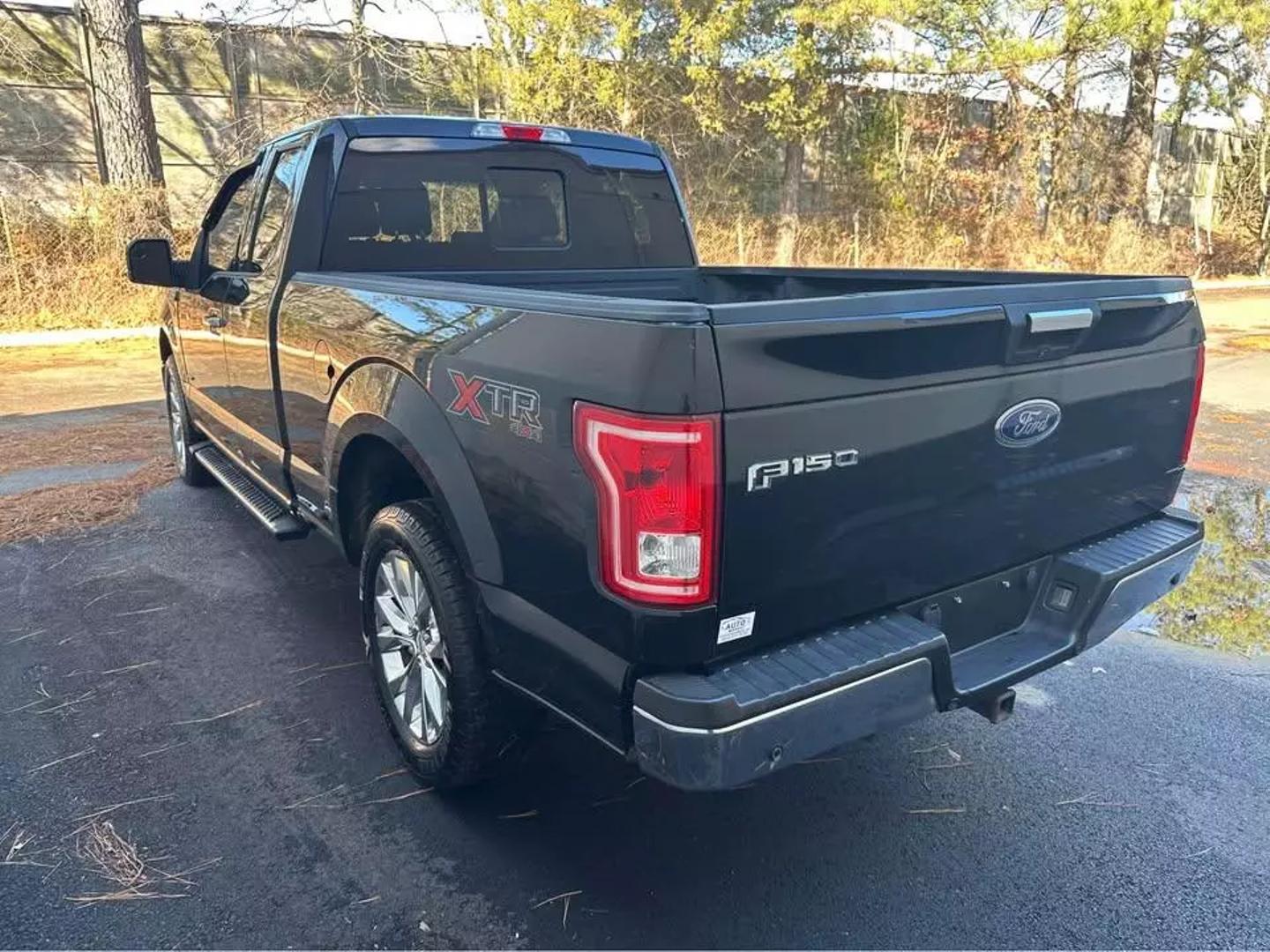 2015 Ford F-150 XLT photo 3