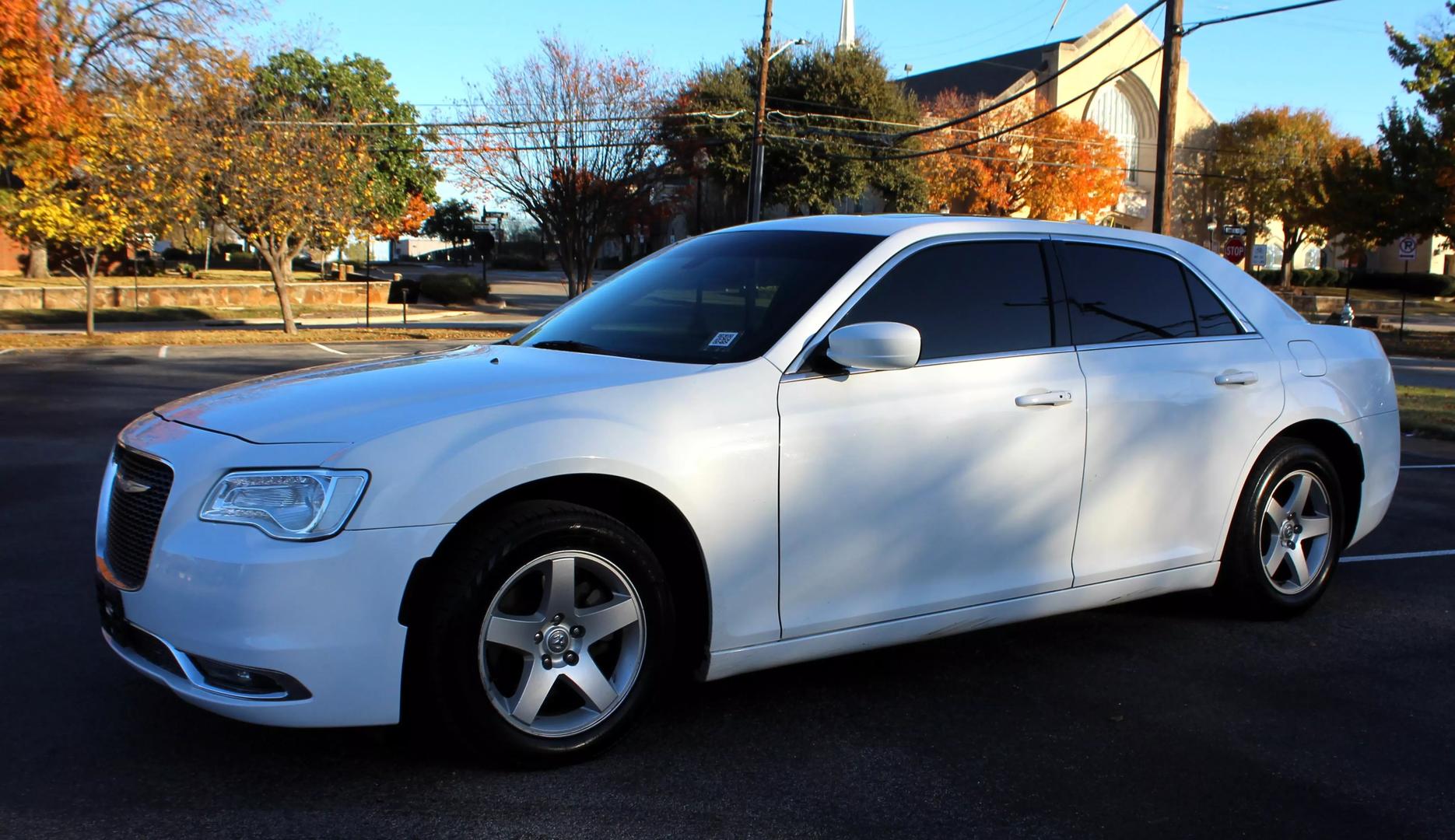 2016 Chrysler 300 Anniversary Package photo 2