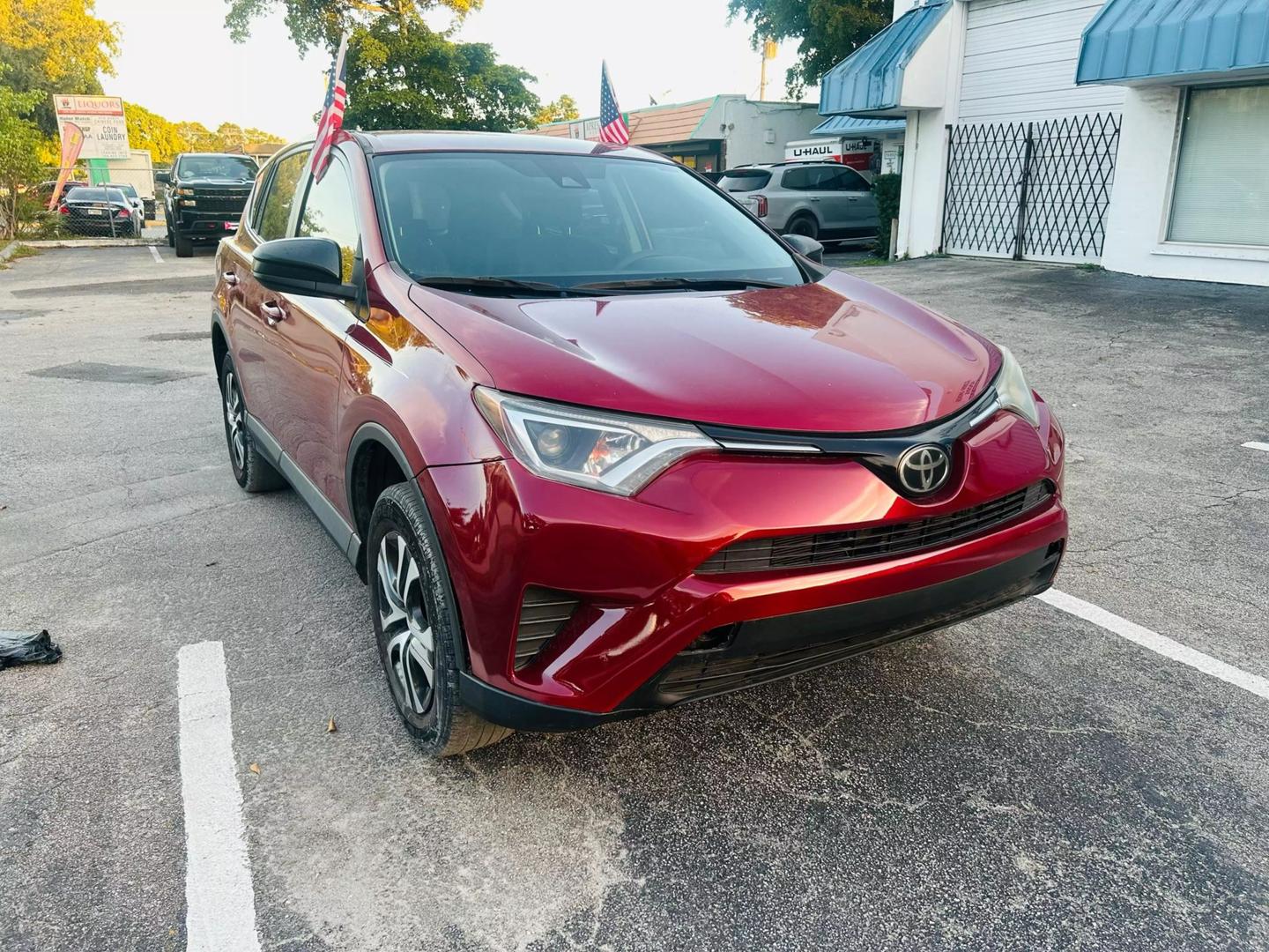 2018 Toyota RAV4 LE photo 3