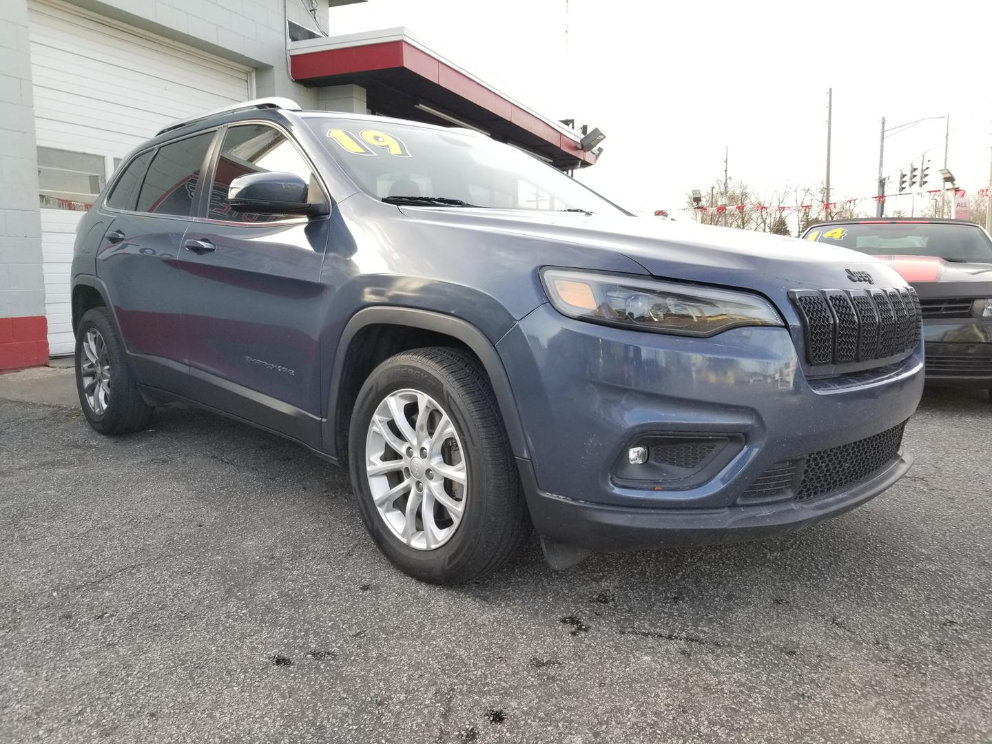 2019 Jeep Cherokee Latitude photo 2