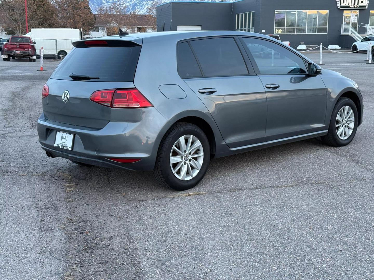 2016 Volkswagen Golf TSI S photo 4