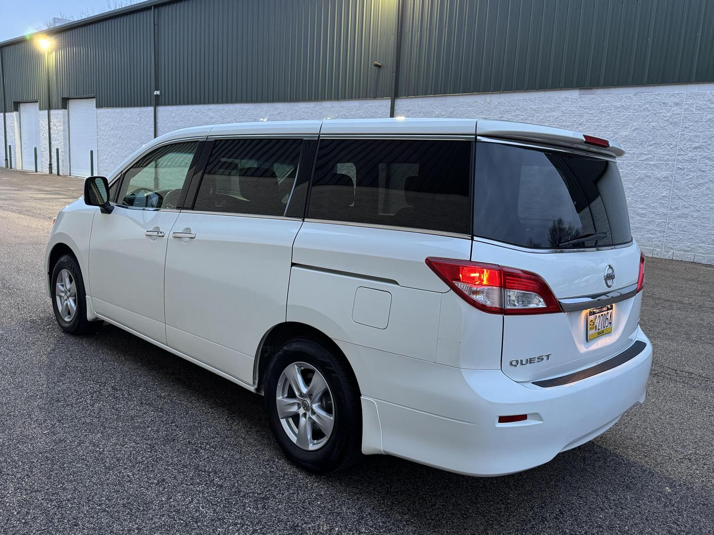 2015 Nissan Quest SV photo 5