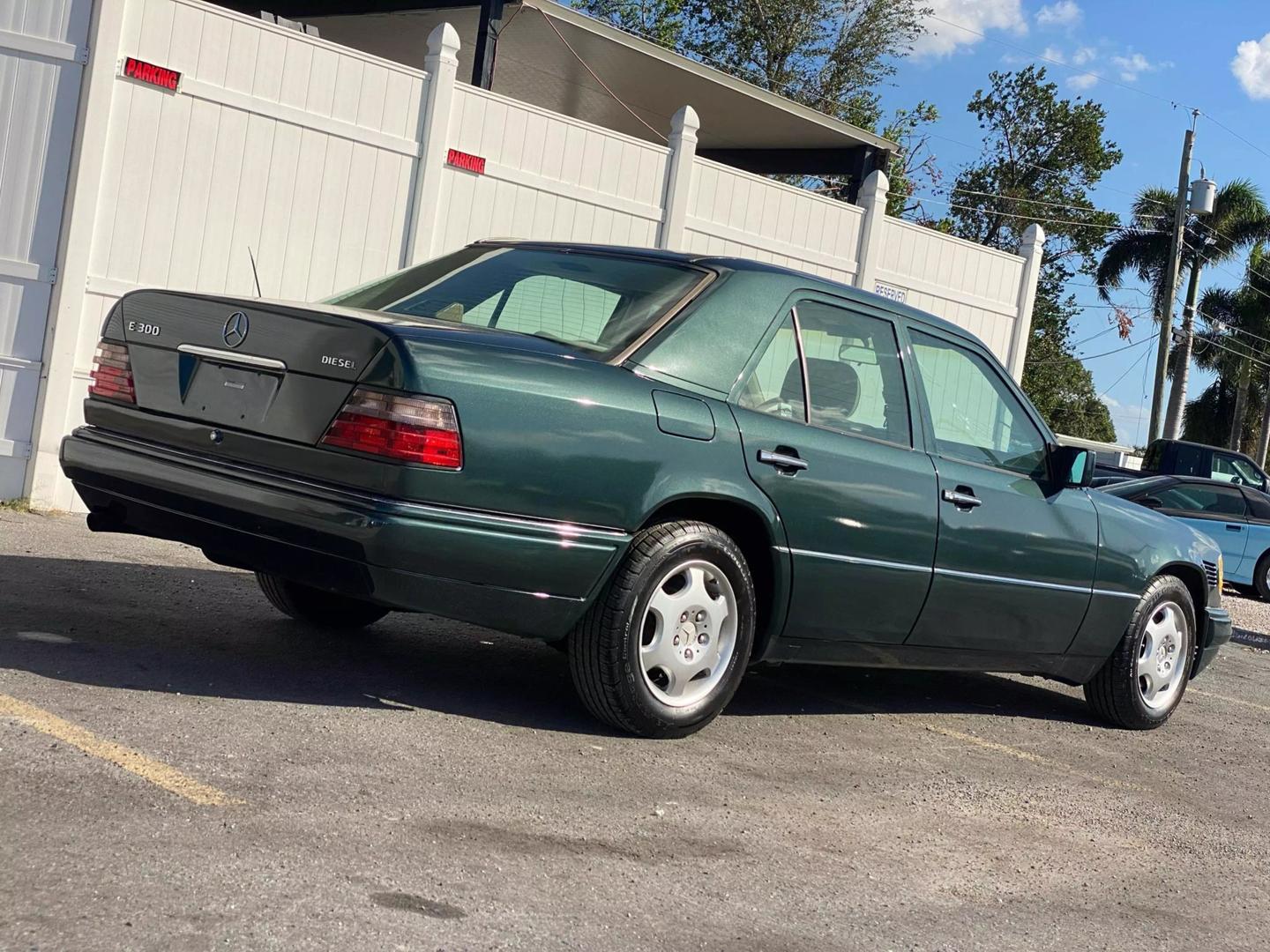 1995 Mercedes-Benz E-Class null photo 4