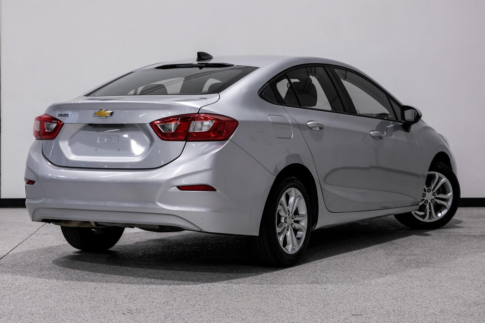 2017 Chevrolet Cruze LS photo 6